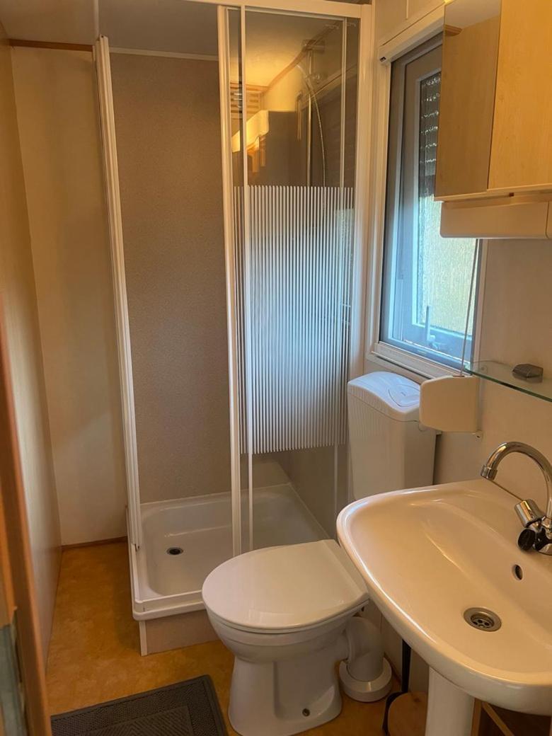 Net Achter De Dijk 125 Hotel Броунисе Екстериор снимка