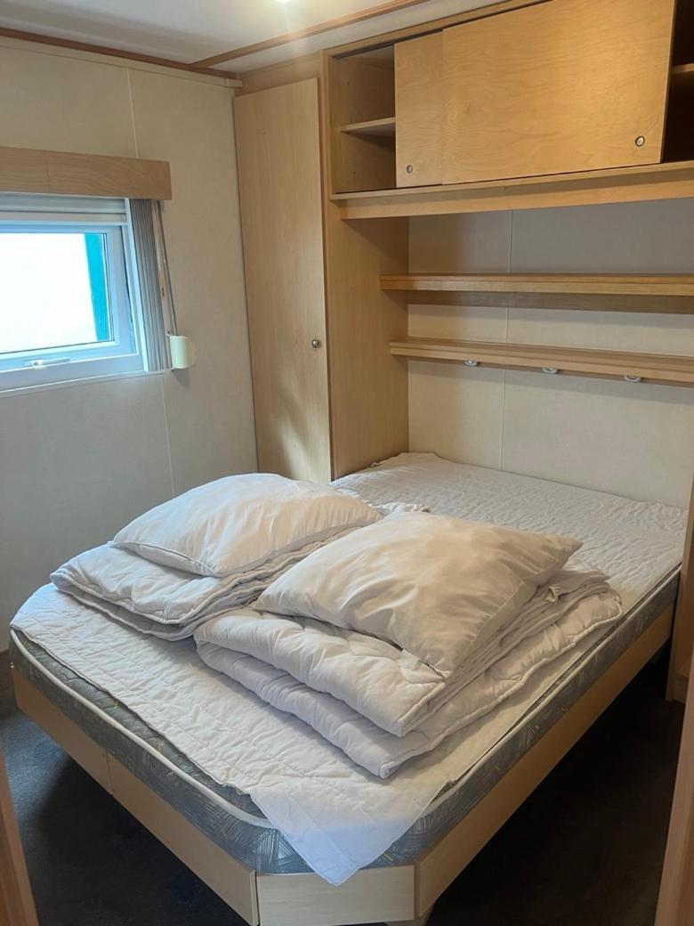 Net Achter De Dijk 125 Hotel Броунисе Екстериор снимка