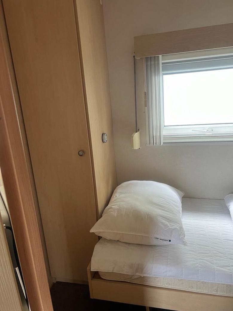 Net Achter De Dijk 125 Hotel Броунисе Екстериор снимка